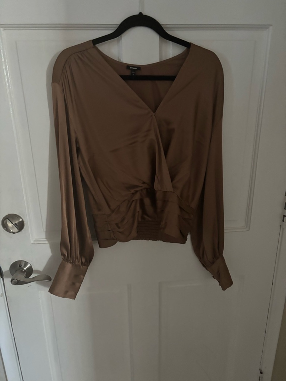 NWT Express Satin V-Neck 
Blouse SZ M